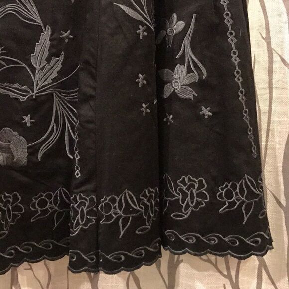 Coupe Collection Black Embroidered Skirt - Size 9 - Picture 2 of 7